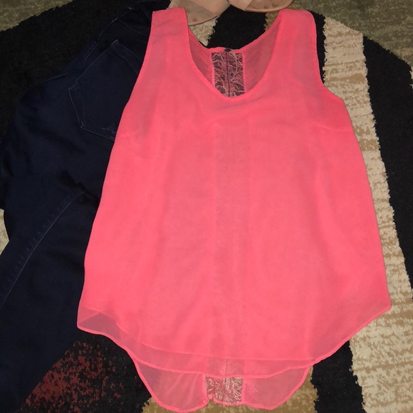🔥🔥 Beautiful coral tank top with lace details 🔥 - Picture 2 of 4
